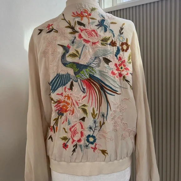 Johnny was cream bomber jacket embroidered with peacocks 100% silk size small - Picture 4 of 11
